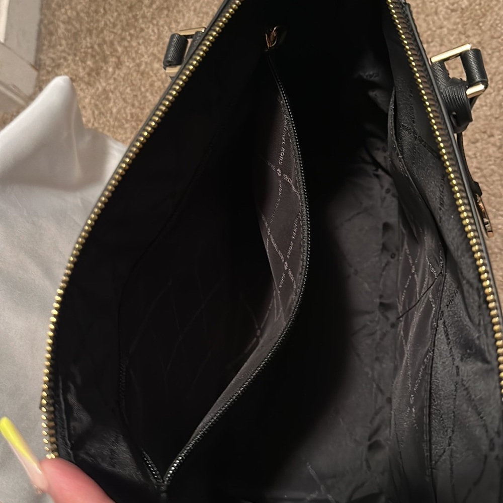 Michael Kors purse. Just used 3 times. - Picture 5 of 7